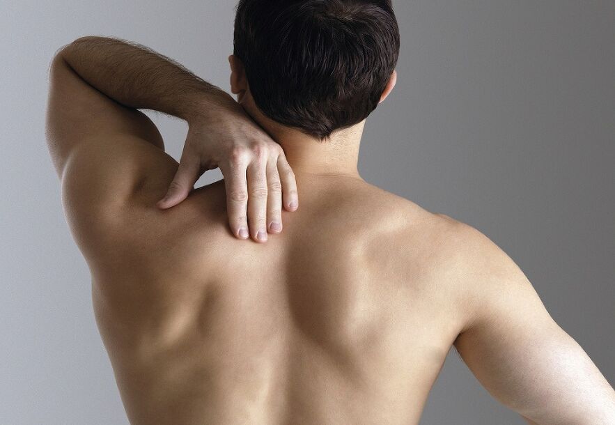 back pain under the left shoulder blade from behind photo 3